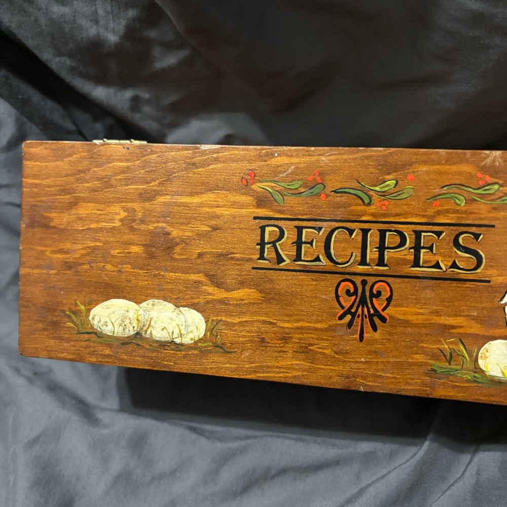 Vintage Hand Painted Wooden Recipe Box Chicken Farmhouse Folk Art Kitchen Decor - Picture 3 of 13